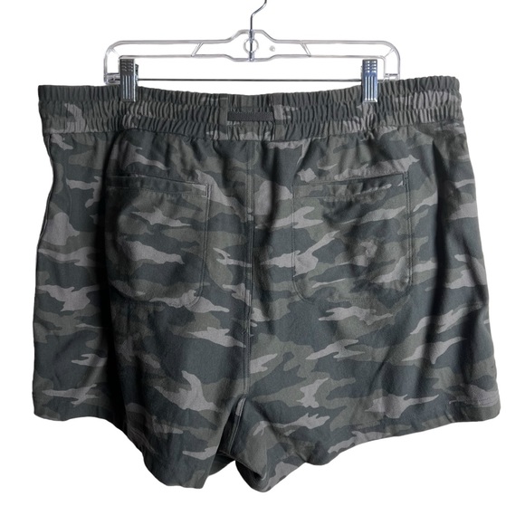 Athleta Camo Farallon Short Size 20 - Picture 2 of 10